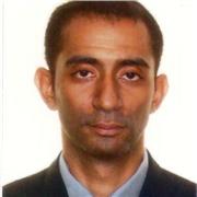 Profesor de Física imparte clase de Física todos los niveles